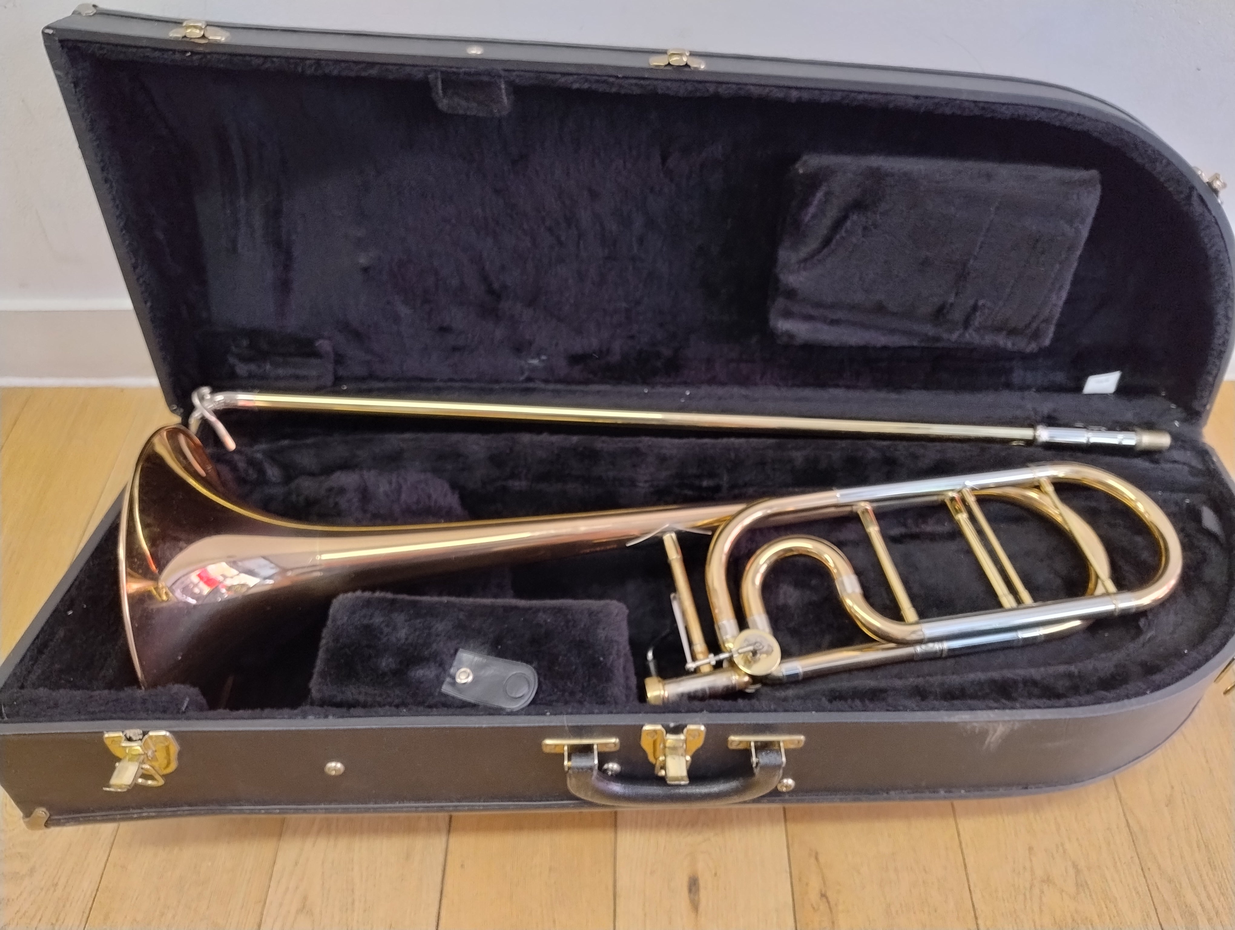 Getzen Eterna 1047FR Bb/F Trombone  (Pre-owned)