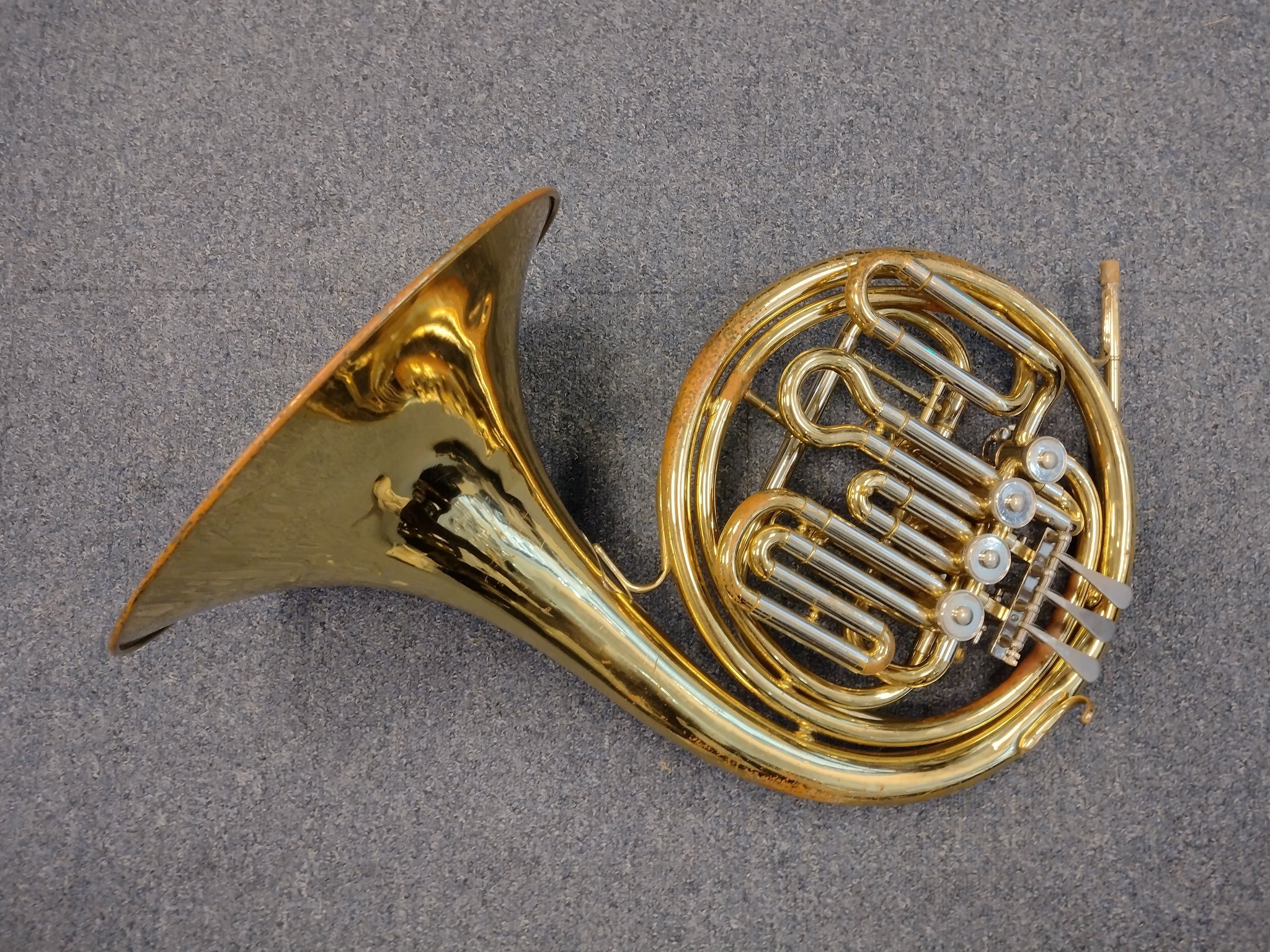 Bb/F Compensating French Horn in Berkeley hard case